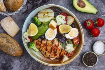 A daily meal plan layout featuring a healthy 1500-calorie meal plan for weight loss.
