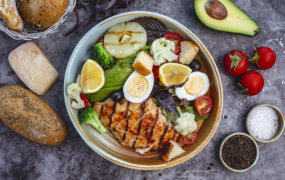 A daily meal plan layout featuring a healthy 1500-calorie meal plan for weight loss.
